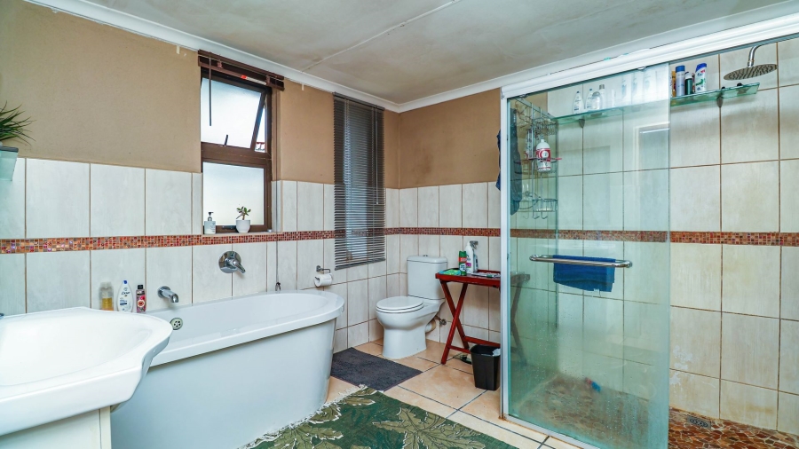 Commercial Property for Sale in Rondevlei Western Cape